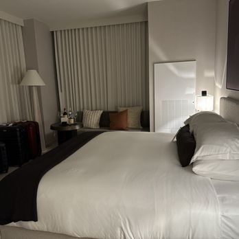 Kimpton Claret Hotel - King room Mountain View - Venues & Event Spaces Near Me - Denver, Colorado Kimpton Claret Hotel - King room Mountain View - Venues & Event Spaces Near Me - Denver, Colorado