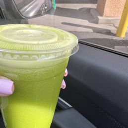 11/30/24: Medium #21 Pineapple Banger with kale & apples