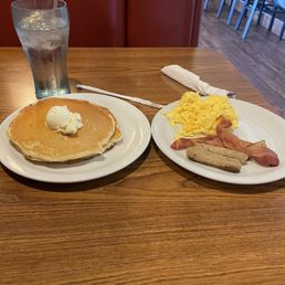 55+ Scrambled Eggs & Cheddar Breakfast