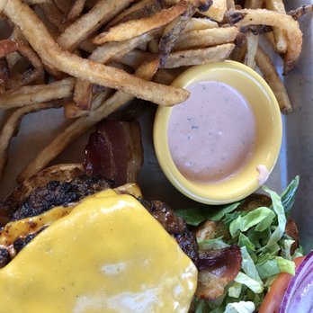 Vinsetta Garage - Vinsetta burger - American Near Me - Berkley, Michigan