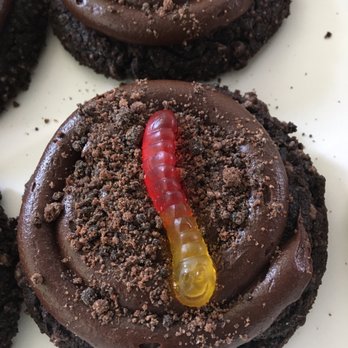 Crumbl - Champions - Dirt cake - Bakeries Near Me - Spring, Texas