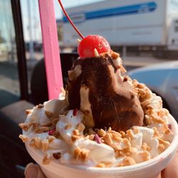 Inside Scoop - Turtle pie sundae