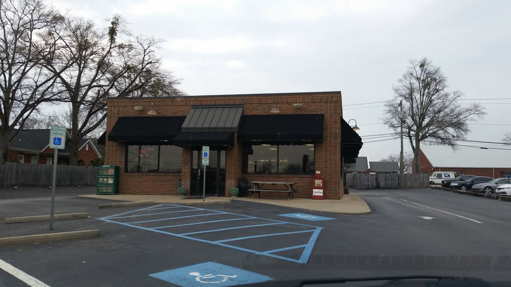 CLOCK DRIVEIN OF FOUNTAIN Updated September 2024 303 S Main St