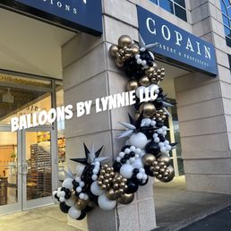 Exterior photo of Balloons by Lynnie Exterior photo of Balloons by Lynnie