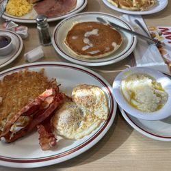 Huddle House - MVP Our Most Valuable Platter