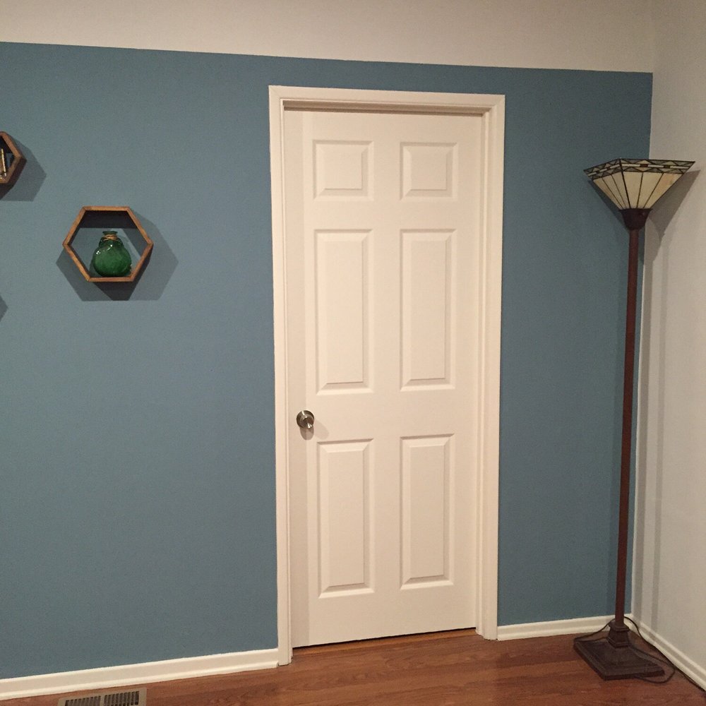 Accent wall with curved ceiling corner