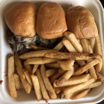 Sunriver Brewing Co - Galveston Pub - Wagu Sliders - Brewpubs Near Me - Bend, Oregon Sunriver Brewing Co - Galveston Pub - Wagu Sliders - Brewpubs Near Me - Bend, Oregon