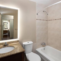 Ramada by Wyndham Campbell River - Suite bath
