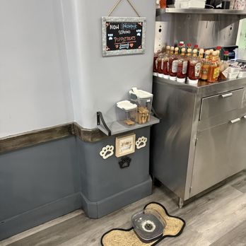Tata's Cafe - Dog station! - Breakfast & Brunch Near Me - Hawthorne, California