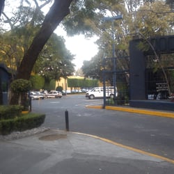 Televisa Radio - Entrada a estacionamiento de Televisa Radio. Lado Tlalpan.