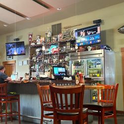 Haley's Sports Bar & Grill - Bar area