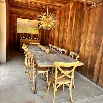 R INN NAPA - One of the outside dining areas. - Hotels Near Me - Napa, California