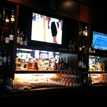 Moxies Campbell River Restaurant - Moxie's bar - Canadian (New) Near Me - Campbell River, British Columbia