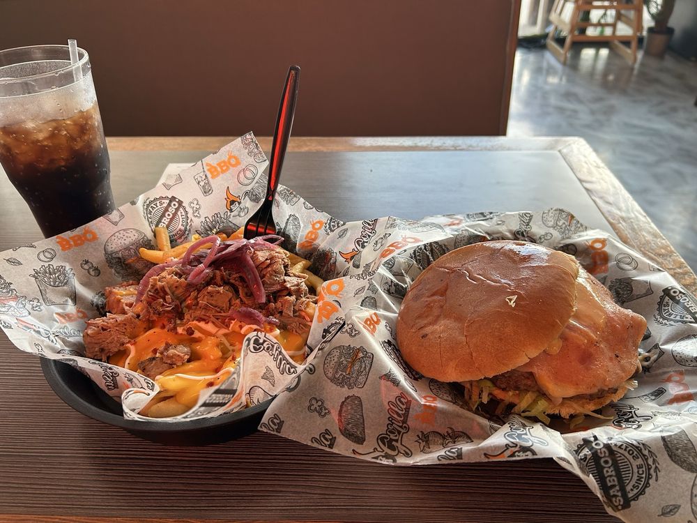 Gorilla Smoke and Grill Logo