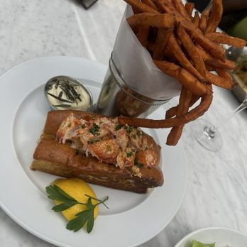 RH Rooftop Restaurant at RH West Palm - lobster roll sweet potato fries - Wine Bars Near Me - West Palm Beach, Florida RH Rooftop Restaurant at RH West Palm - lobster roll sweet potato fries - Wine Bars Near Me - West Palm Beach, Florida