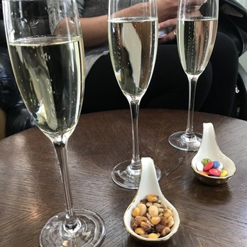 H10 Cubik - Complimentary bubbles and snacks upon check-in - Hotels Near Me - Barcelona, B