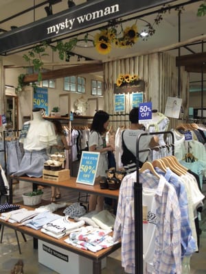 Mysty Women Women S Clothing 北五条西2丁目 札幌市 中央区 北海道 Japan Phone Number Yelp