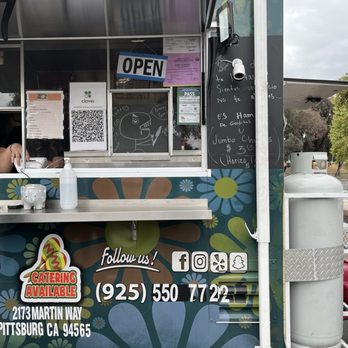 Groovy Gorditas - Outside - Food Trucks Near Me Groovy Gorditas - Outside - Food Trucks Near Me
