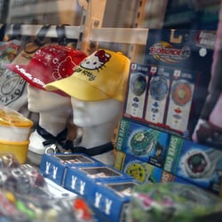 Super Dragon Toys - Vitrine extérieure