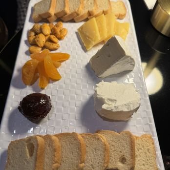 Flutes Champagne Bar - Cheese plate - Wine Bars Near Me - Winter Park, Florida