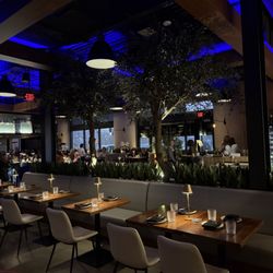 Lago Lake Zurich - A dining room view at dusk.