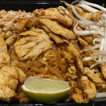 Basil Thai Bistro - Pad Thai with chicken - Thai Near Me - San Diego, California