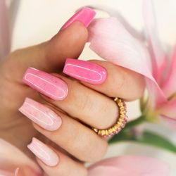 VIP Nails Spa - Metallic accents and clean details A must-try look for fashion lovers.
_____________________
-