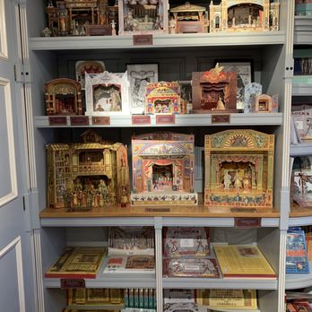 Benjamin Pollock's Toy Shop - Toy Stores Near Me - London, XGL