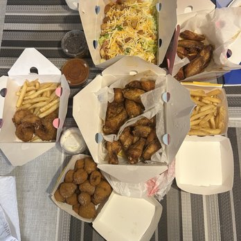 Bàng Bàng Chicken - Chicken wings and mushrooms and fries and shrimp and salad - Chicken Wings Near Me - St. Peters, Missouri Bàng Bàng Chicken - Chicken wings and mushrooms and fries and shrimp and salad - Chicken Wings Near Me - St. Peters, Missouri
