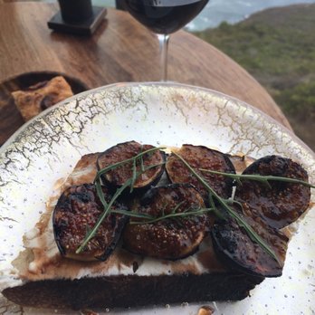 Sierra Mar - Figs & goat cheese on toasted sourdough - New American Near Me - Big Sur, California Sierra Mar - Figs & goat cheese on toasted sourdough - New American Near Me - Big Sur, California