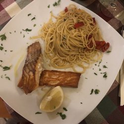 Paradiso - Gebratenes Lachsfilet mit Spaghetti und Pepperoni