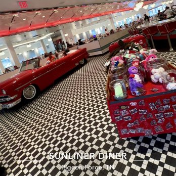 Sunliner Diner - Super cool car tables - Diners Near Me - Pigeon Forge, Tennessee Sunliner Diner - Super cool car tables - Diners Near Me - Pigeon Forge, Tennessee