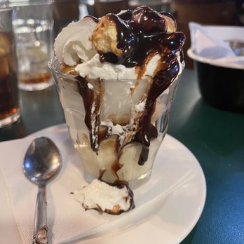 Byron Hamburgers - Chocolate sundae with caramel popcorn - Burgers Near Me - Edinburgh, EDH