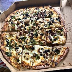 Parm sauce w/ sausage, onion, mushrooms, olives & spinach. Extra bake, tasty!