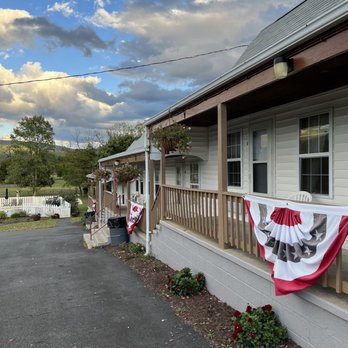 Hillside - Hotels Near Me - Luray, Virginia Hillside - Hotels Near Me - Luray, Virginia