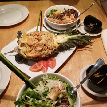 Le Basil - Thai Near Me - Palm Desert, California
