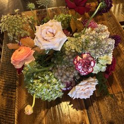 Barroco Wine Bar - Beautiful floral arrangement.