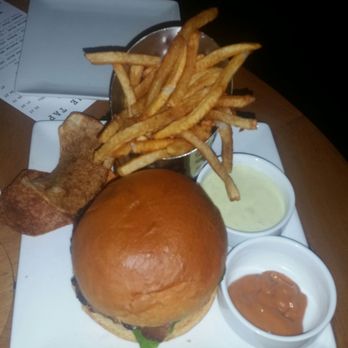 360 Rooftop Bar - Bacon Cheeseburger - Lounges Near Me - St. Louis, Missouri
