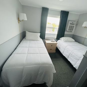 Harbor Landing - Budget room - Hotels Near Me - Vineyard Haven, Massachusetts