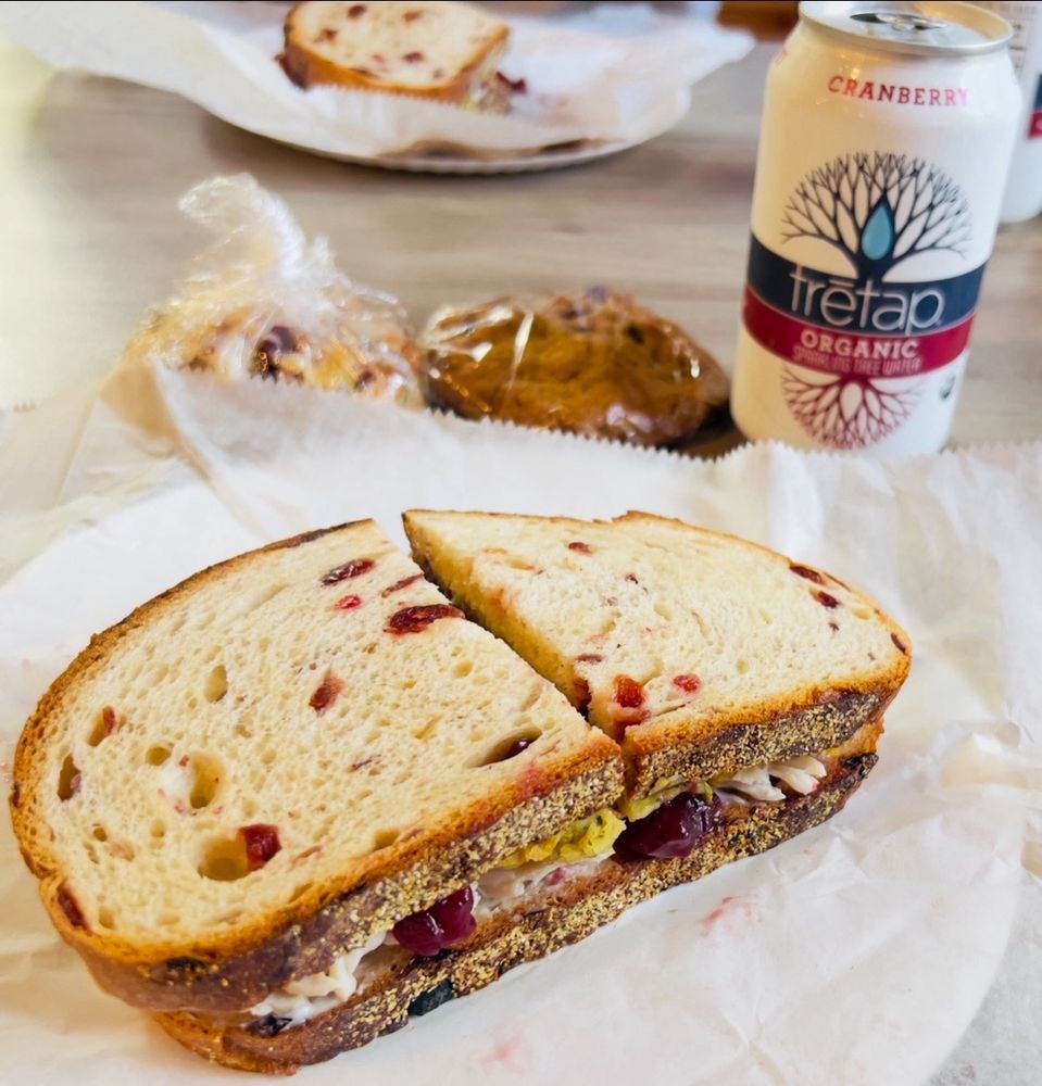 Makepeace Farms Logo