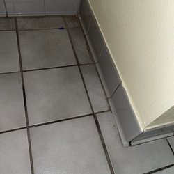 Best Western Tunica Resort - Floors dirty