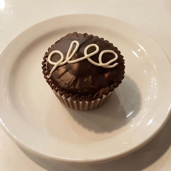 The Owlery Restaurant - Fauxstess cupcake - Vegan Near Me - Bloomington, Indiana