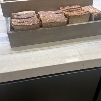 United Club Lounge - Bread - Airport Lounges Near Me - Des Plaines, Illinois United Club Lounge - Bread - Airport Lounges Near Me - Des Plaines, Illinois