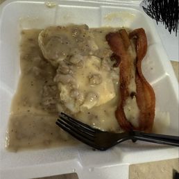 Single biscuit and gravy and a side of bacon Single biscuit and gravy and a side of bacon