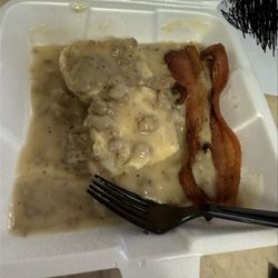 Lou’s Market - Single biscuit and gravy and a side of bacon