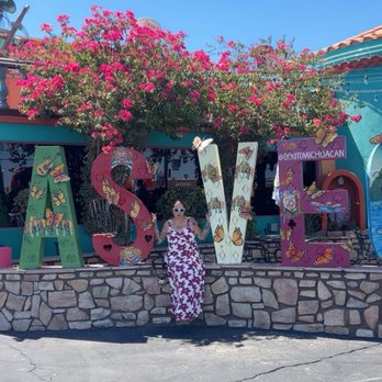 Bonito Michoacan - this is me taking a beautiful picture on their front of the restaurant, saying Las Vegas great pictures with your family - Mexican Near Me - Las Vegas, Nevada