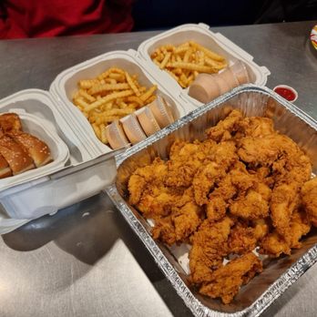 Raising Cane's Chicken Fingers - Fast Food Near Me - El Segundo, California