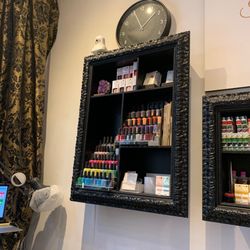 Tayisa Nails - Great shellac selection!