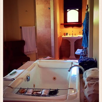 Inn Paradiso - Spa tub for two in the Maria Sabina room. - Hotels Near Me - Paso Robles, California
