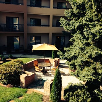Courtyard by Marriott Chicago Glenview/Northbrook - Outside courtyard view from balcony. - Hotels Near Me - Glenview, Illinois
